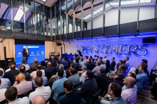 Backstage España: John Gazal inaugura el evento